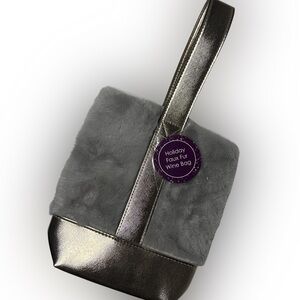 Elegant Gray and Gold Faux Fur Wine Bag